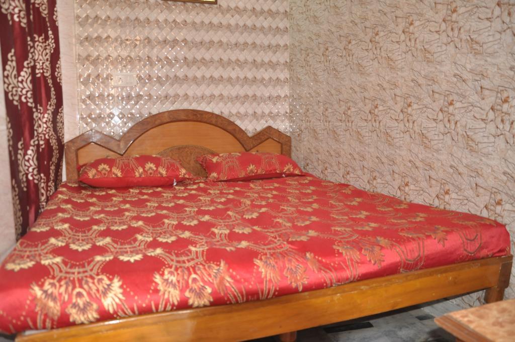 Hotel Pari Jalandhar Buitenkant foto