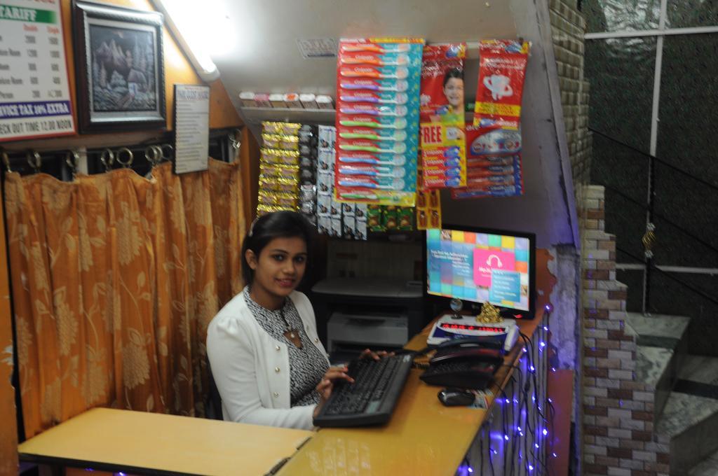Hotel Pari Jalandhar Buitenkant foto